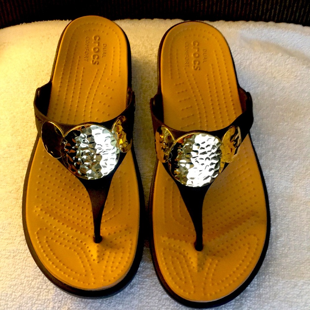 Crocs comfort sandals with gold  colored hammered medallion 10 w